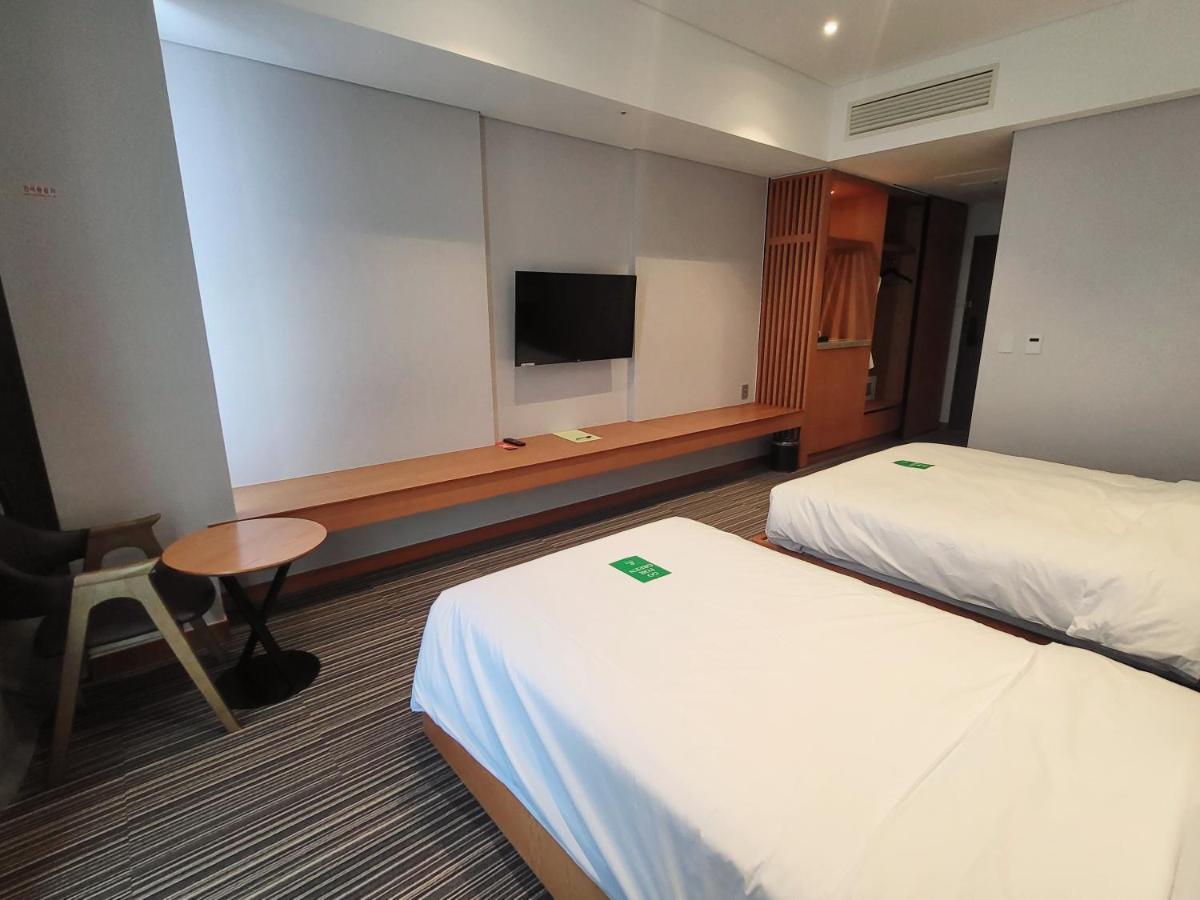 Hotel Tour Incheon Airport Hotel & Suites Extérieur photo